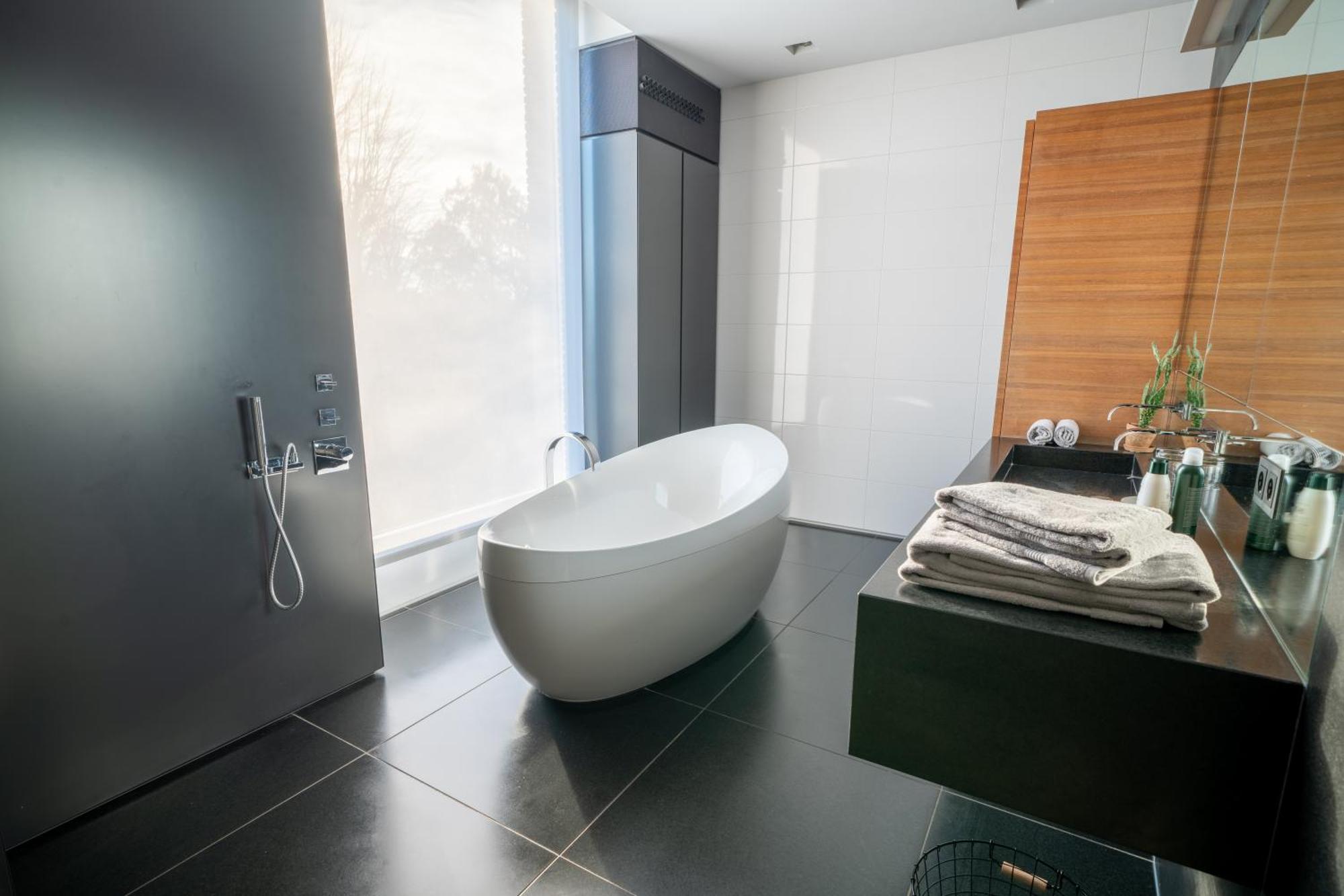 Bed & Wellness Boxtel, Luxe Kamer Met Airco En Eigen Badkamer, Ligbad Экстерьер фото